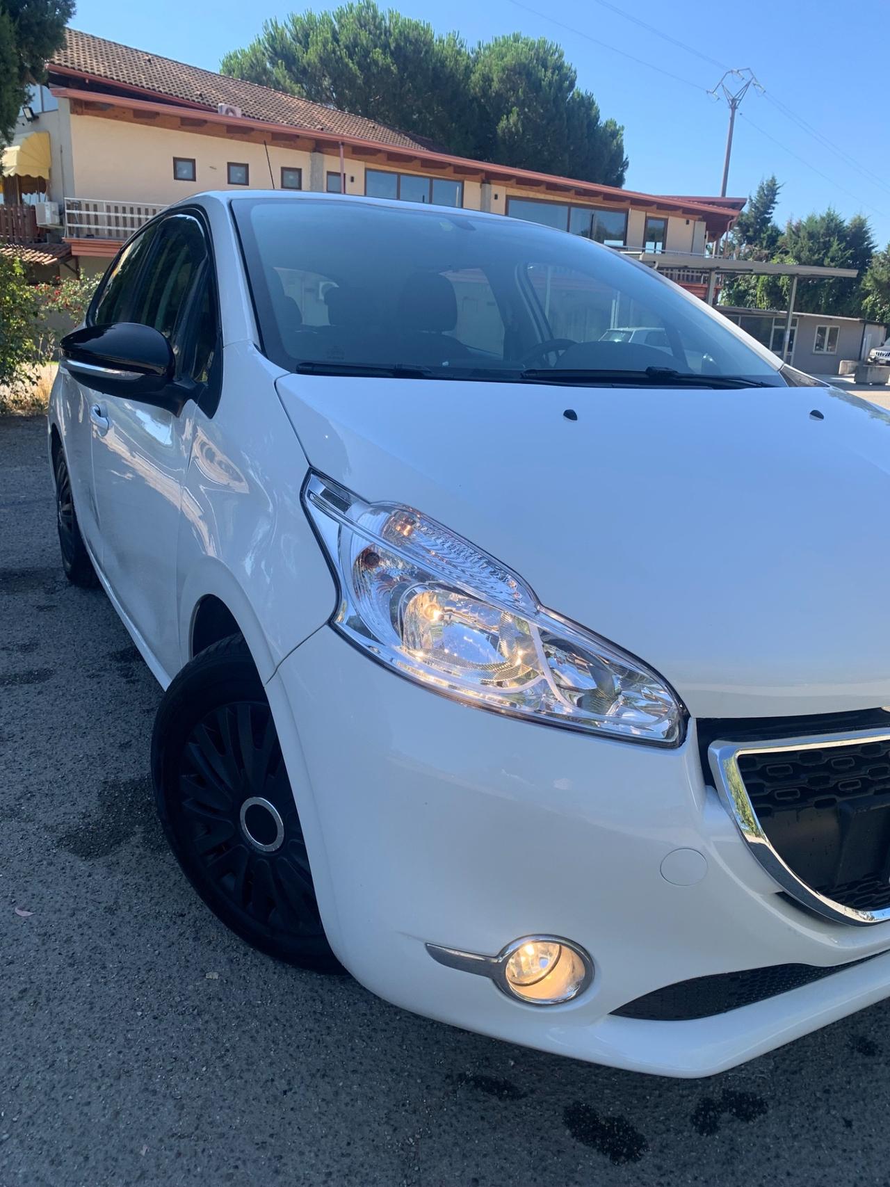 Peugeot 208 1.4 HDi 68 CV 5p Allure 120000KM