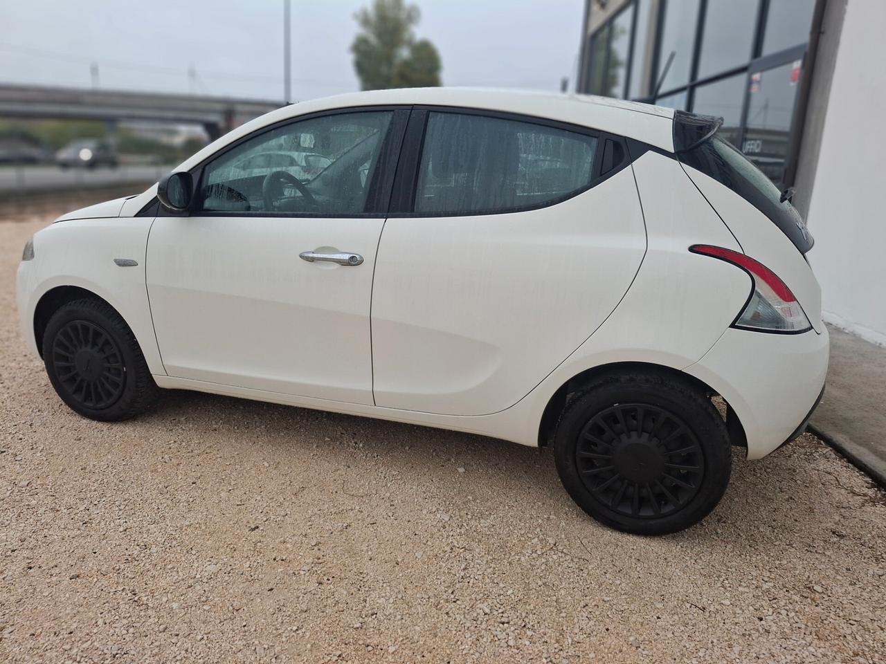 Lancia Ypsilon 1.0 FireFly 5 porte S&S Hybrid Gold