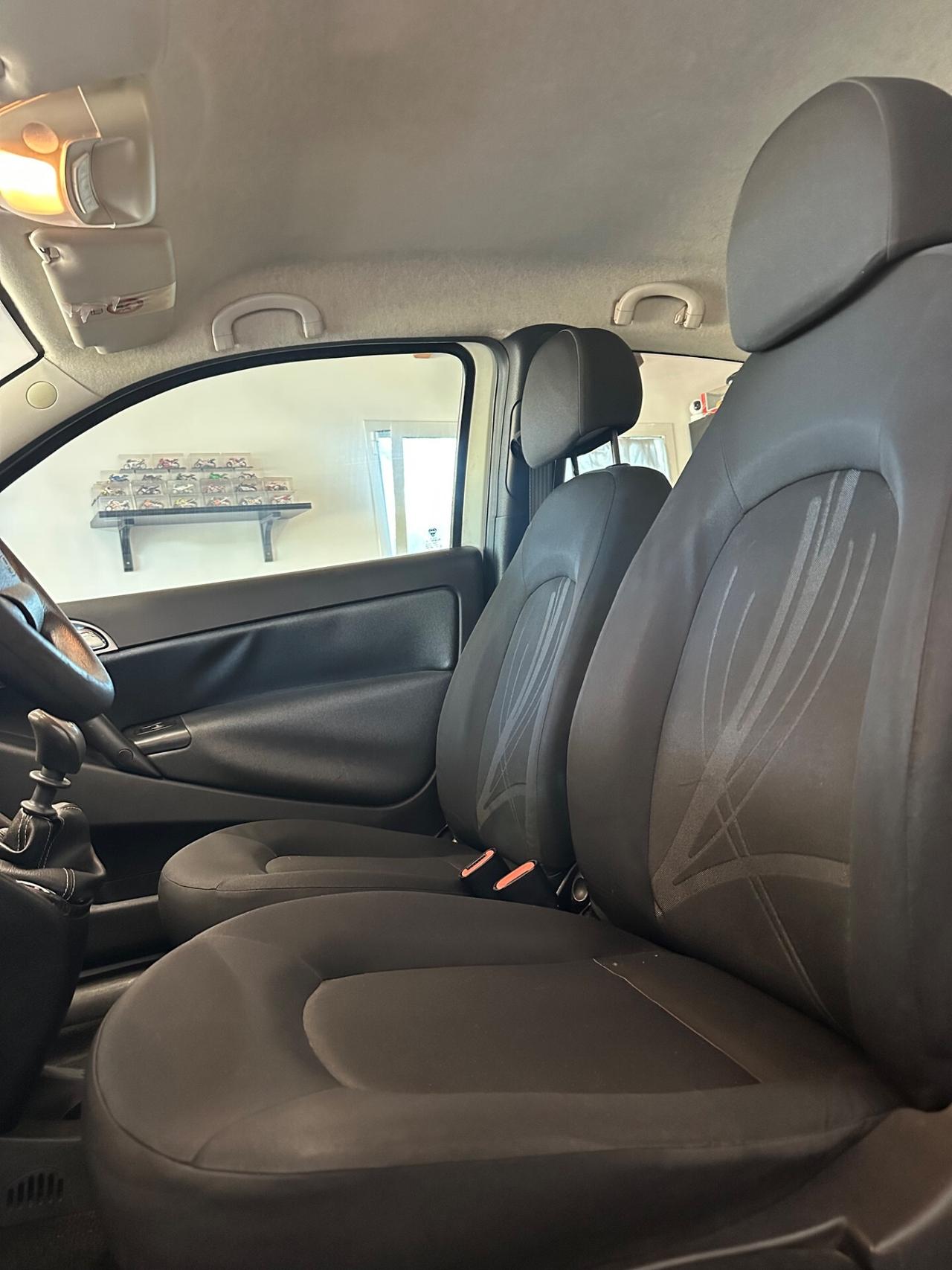 Lancia Ypsilon 1.2 69 CV Unyca distribuzione nuova GARANZIA