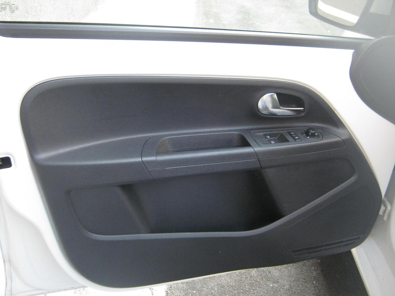 Volkswagen up! 1.0 5 pt. Nav 41000 km AUTOEMILIA