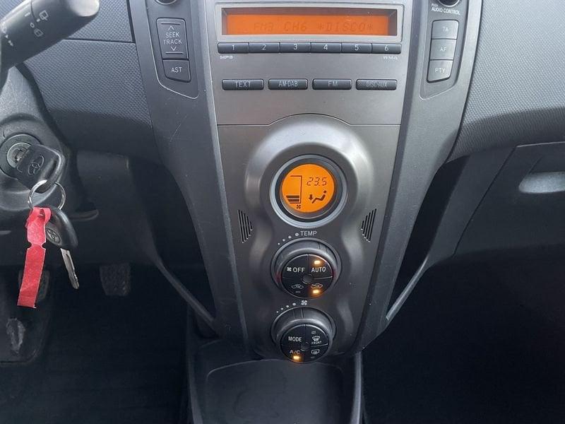 Toyota Yaris Yaris 5p 1.3 dual Sol my10 facelift IDONEA NEOPATENTATI