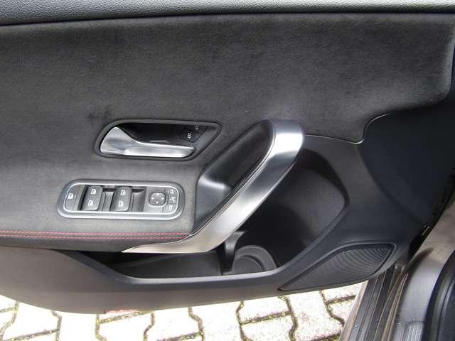 Mercedes-Benz A 180 d PREMIUM CAMBIO AUTO,LED,CERCHI 18,SENSORI