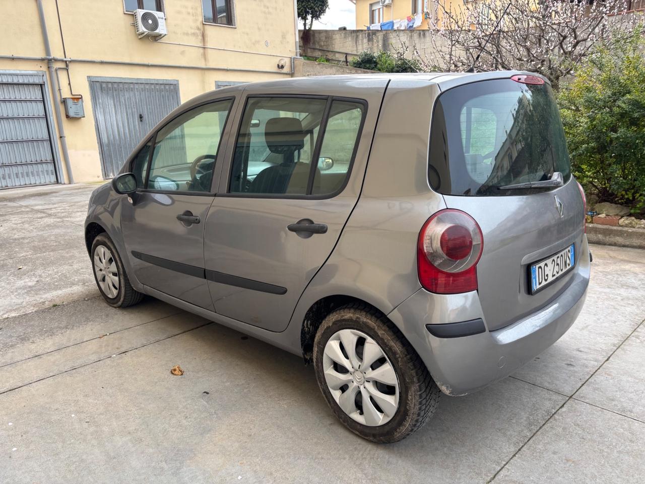 Renault Modus 1.5 dCi 70CV Saint Tropez