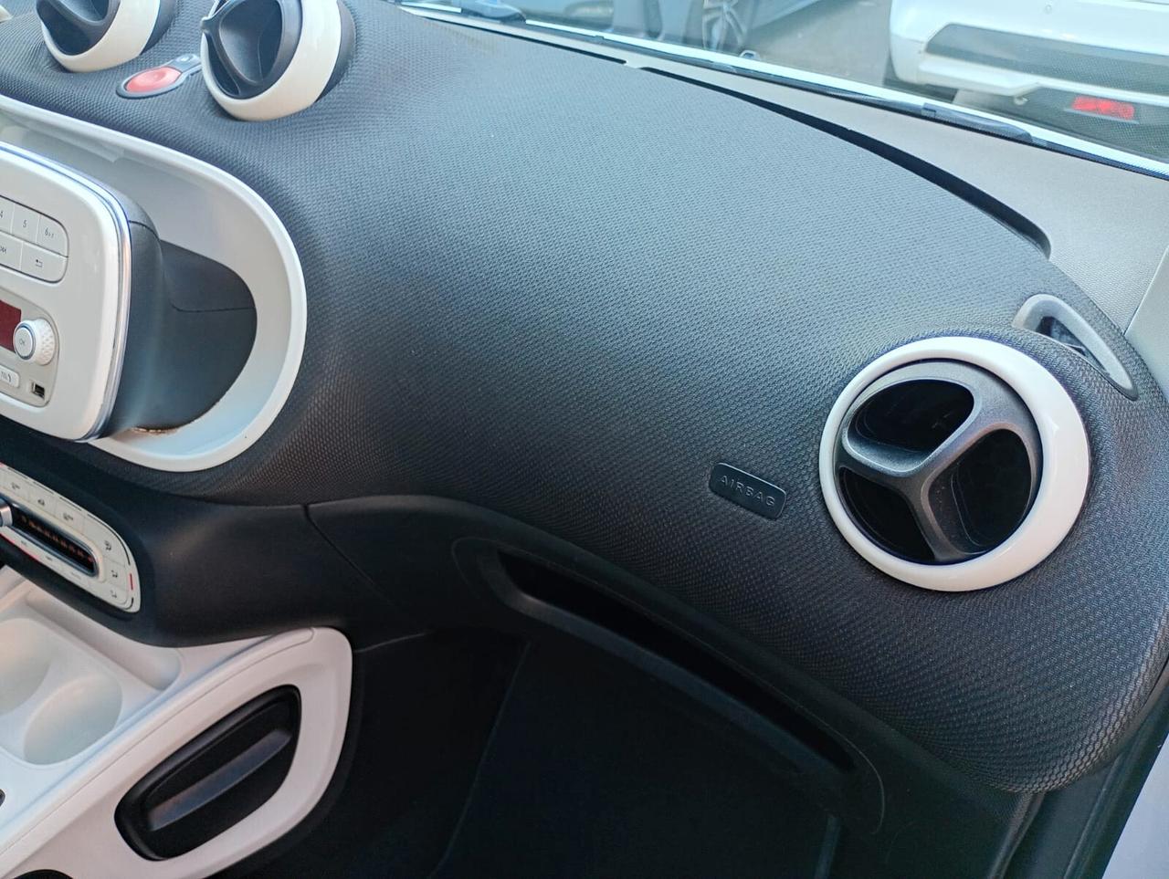 SMART FOR TWO 1.0 BENZINA 52 KW MANUALE 2015 PASSION