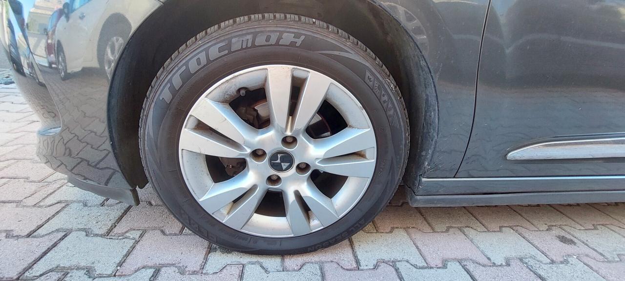 DS3 CONNECTED SPORT CHIC 1,6 DIESEL 75 CV NAVI LEGA SENSORI RETROCAMERA STRAFULL OPTIONAL