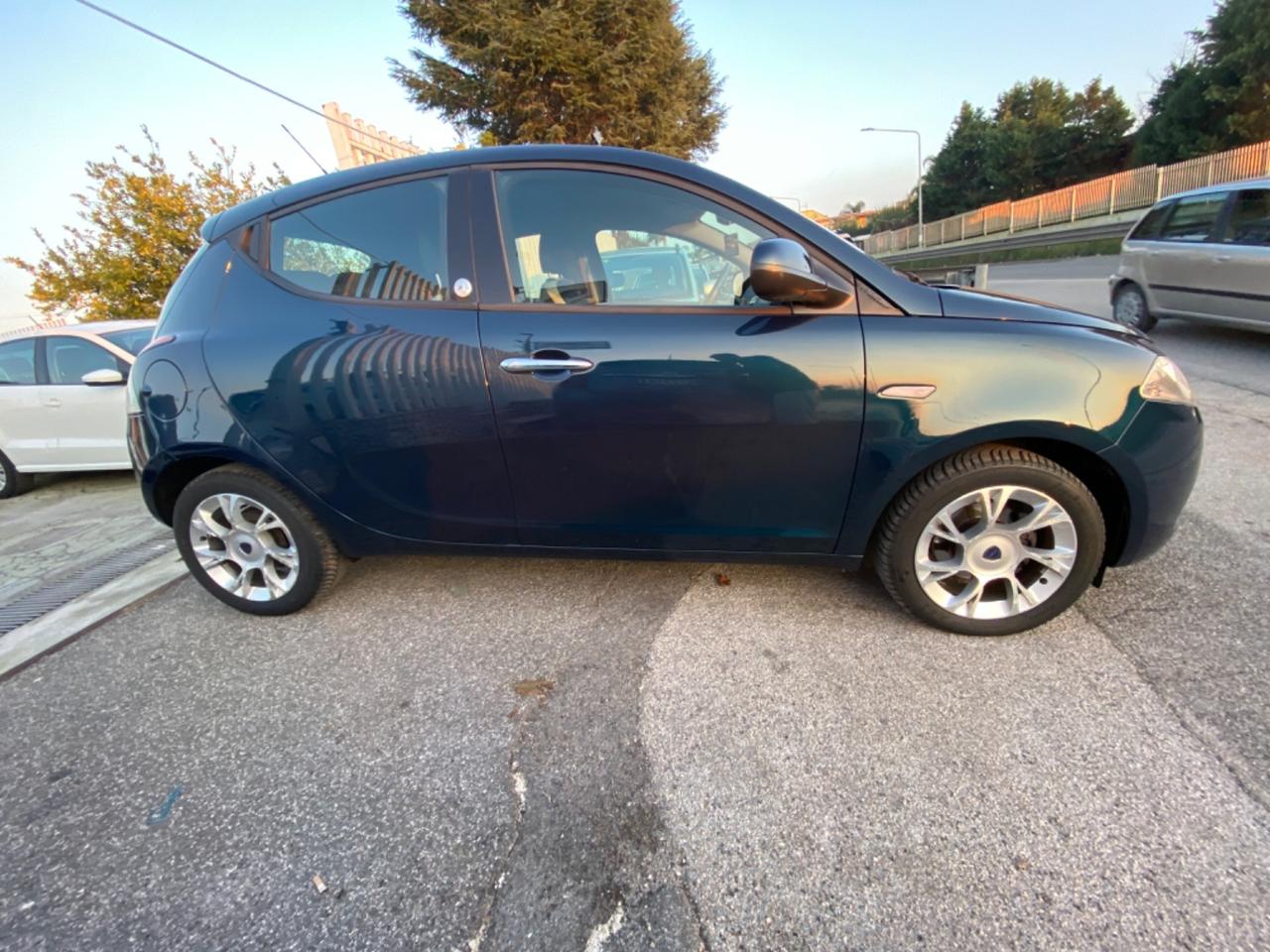 Lancia Ypsilon 1.2 69 CV 5 porte GPL Ecochic Silver