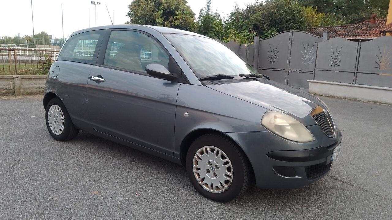 Lancia Ypsilon 1.2 16V 59kw NEOPATENTATI 05
