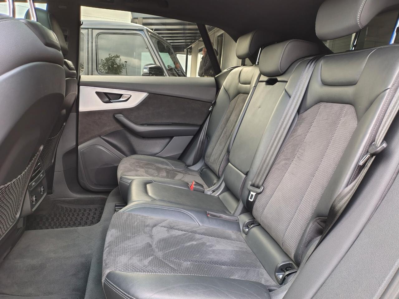 Audi Q8 55 TFSI e quattro tiptronic Sport