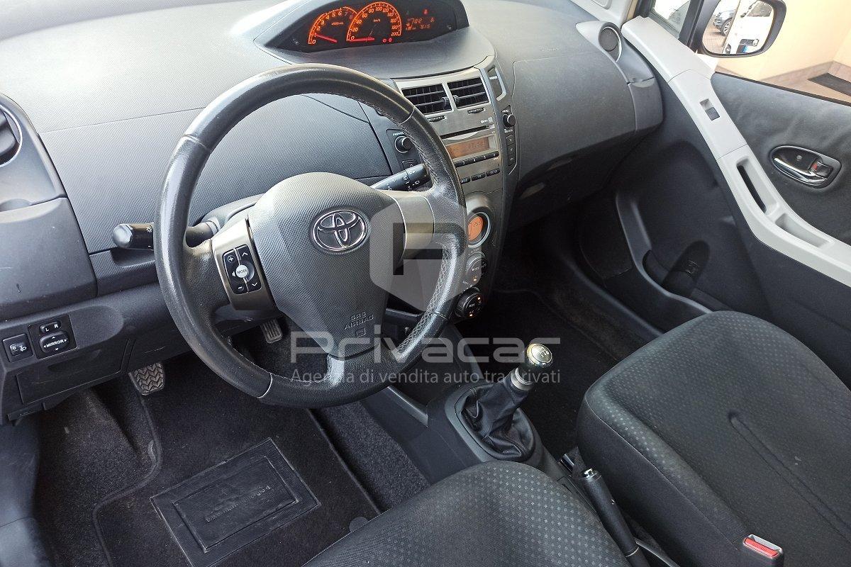 TOYOTA Yaris 1.0 5 porte Sol