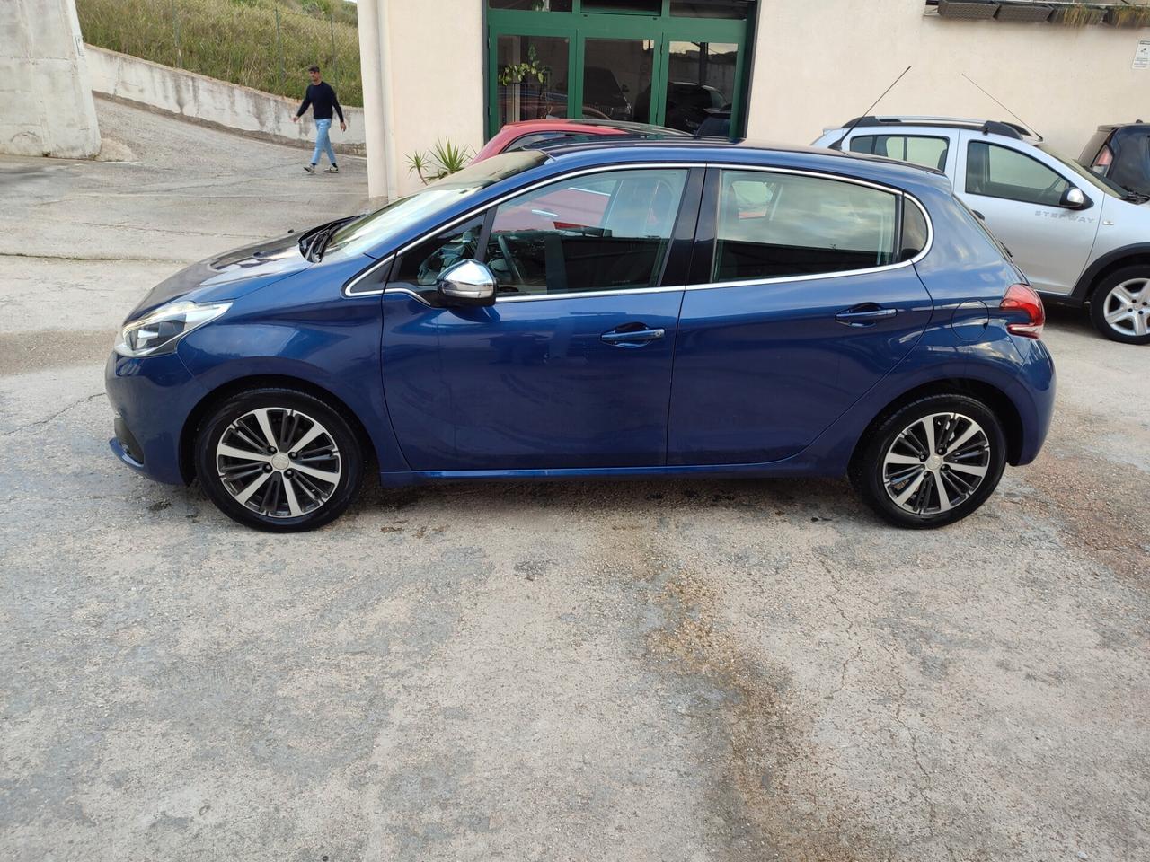 Peugeot 208 PureTech 82 5p. GPL Allure