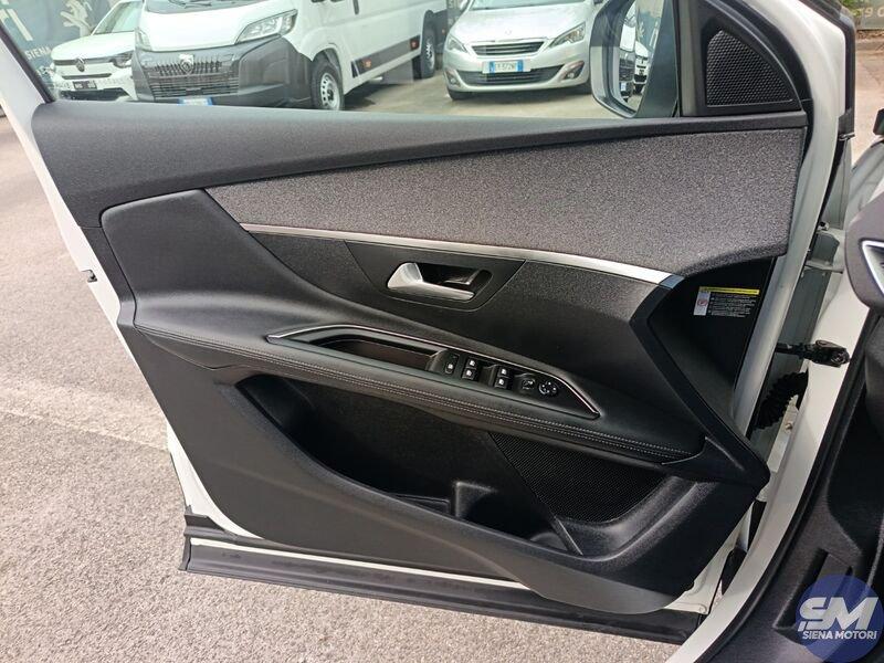 Peugeot 3008 BlueHDI 130 S&S Allure