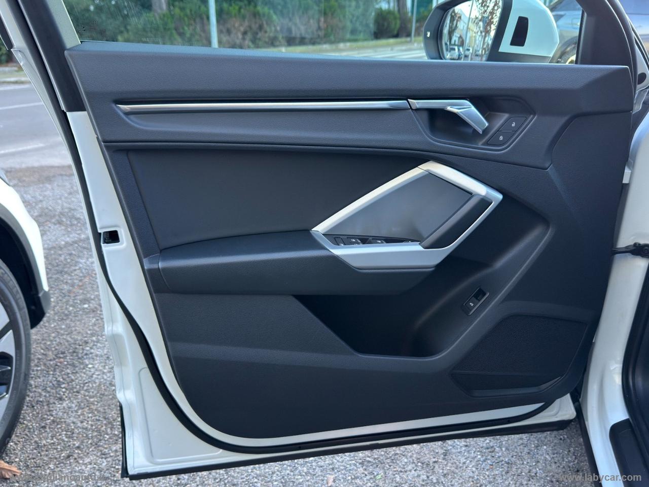 AUDI Q3 SPB 35 TDI S tronic Business Plus