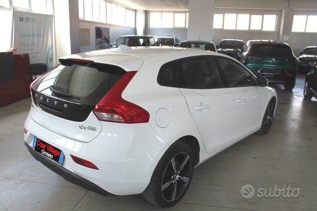 VOLVO V40 D2 Business