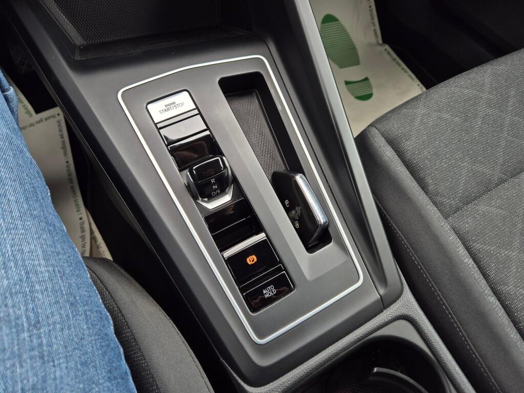 Volkswagen Golf 8 1.0 110CV eTSI EVO DSG Life