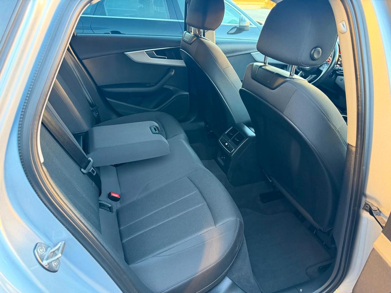 Audi A4 30 TDI/136 CV S tronic Advanced FARI MATRIX