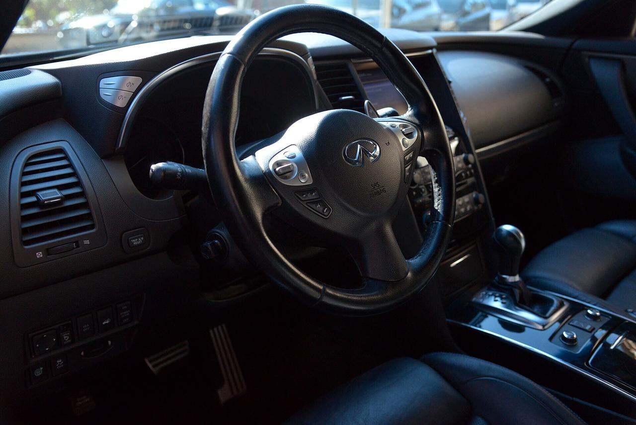 Infiniti QX70 3.0 diesel V6 AT S
