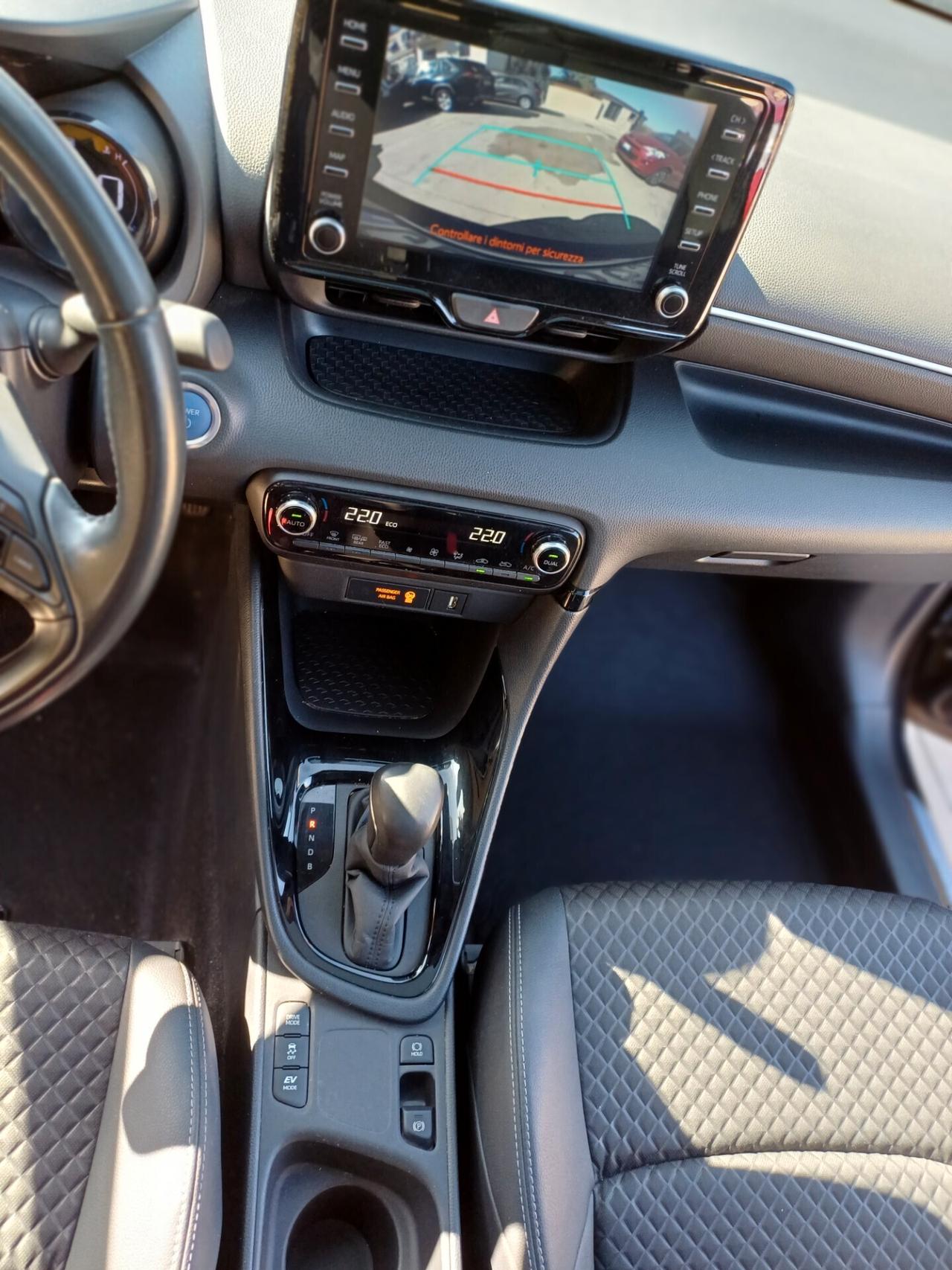 Toyota Yaris 1.5 Hybrid 5 porte Lounge(TETTO PANORAMICO)