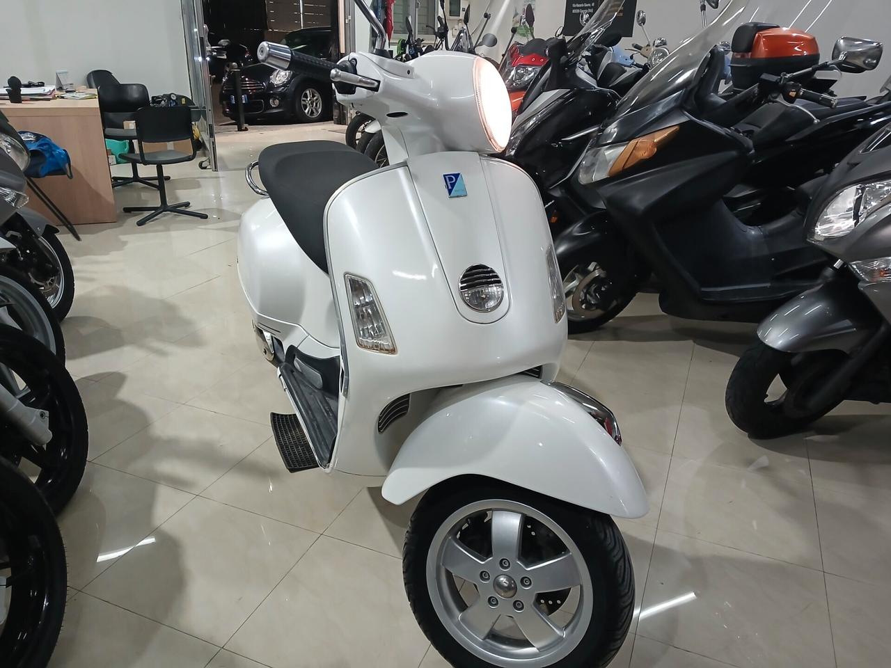 VESPA 250 GTS GARANTITA 12 MESI