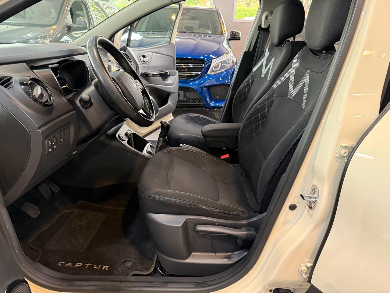 Renault Captur Benzina 90 CV Neopatentati