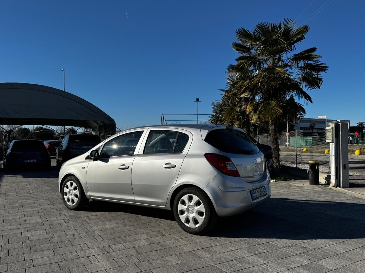 Opel Corsa 1.2 5 porte OK NEOPATENTATI