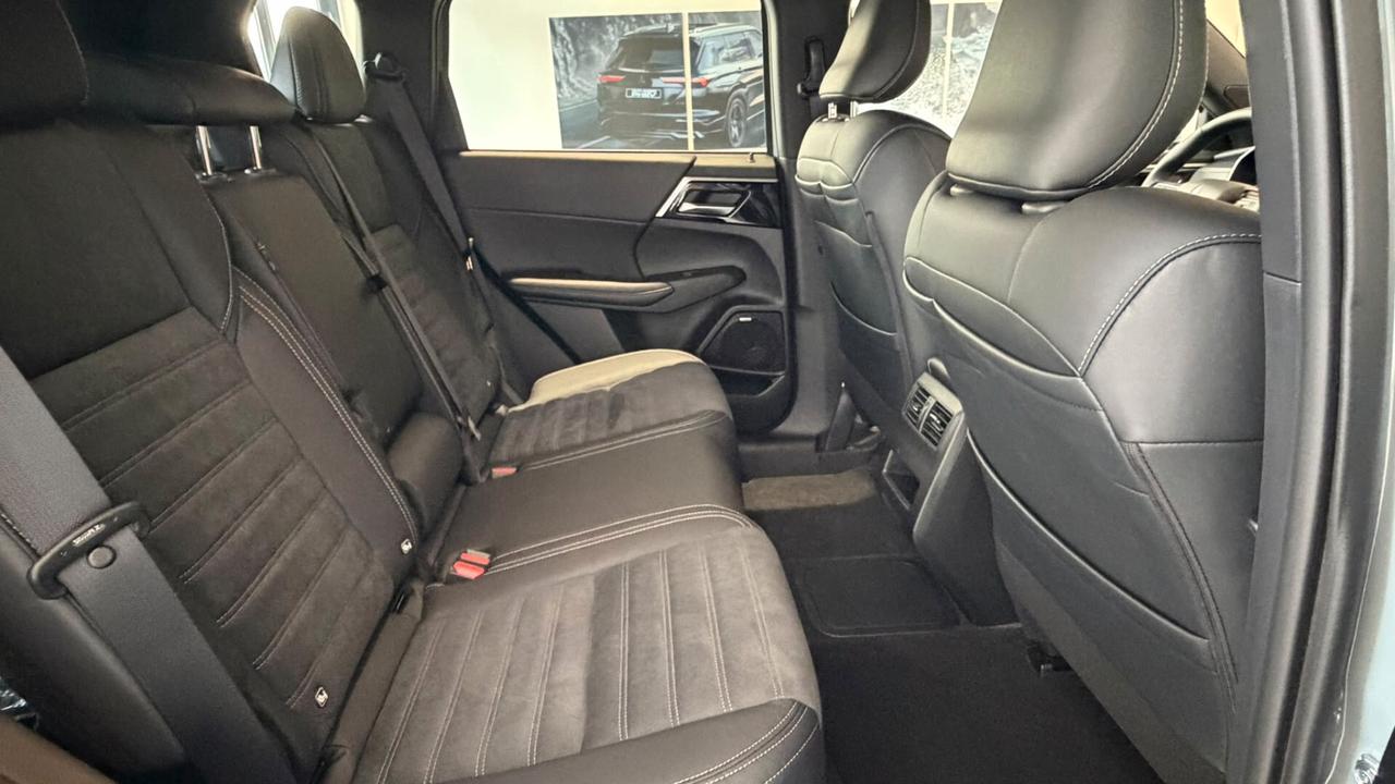 Mitsubishi Outlander 2.4L PHEV INTENSE AT