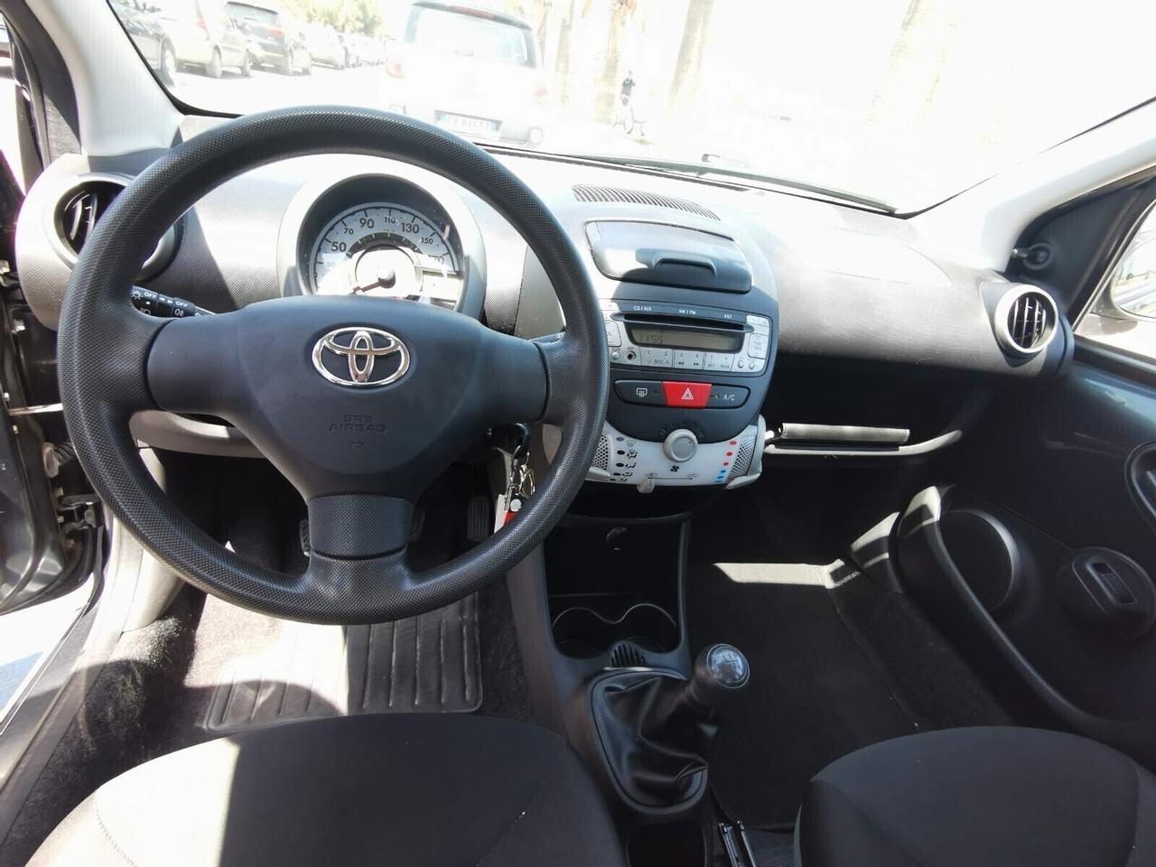 Toyota Aygo 1.0 12V VVT-i 5P. Active 2013