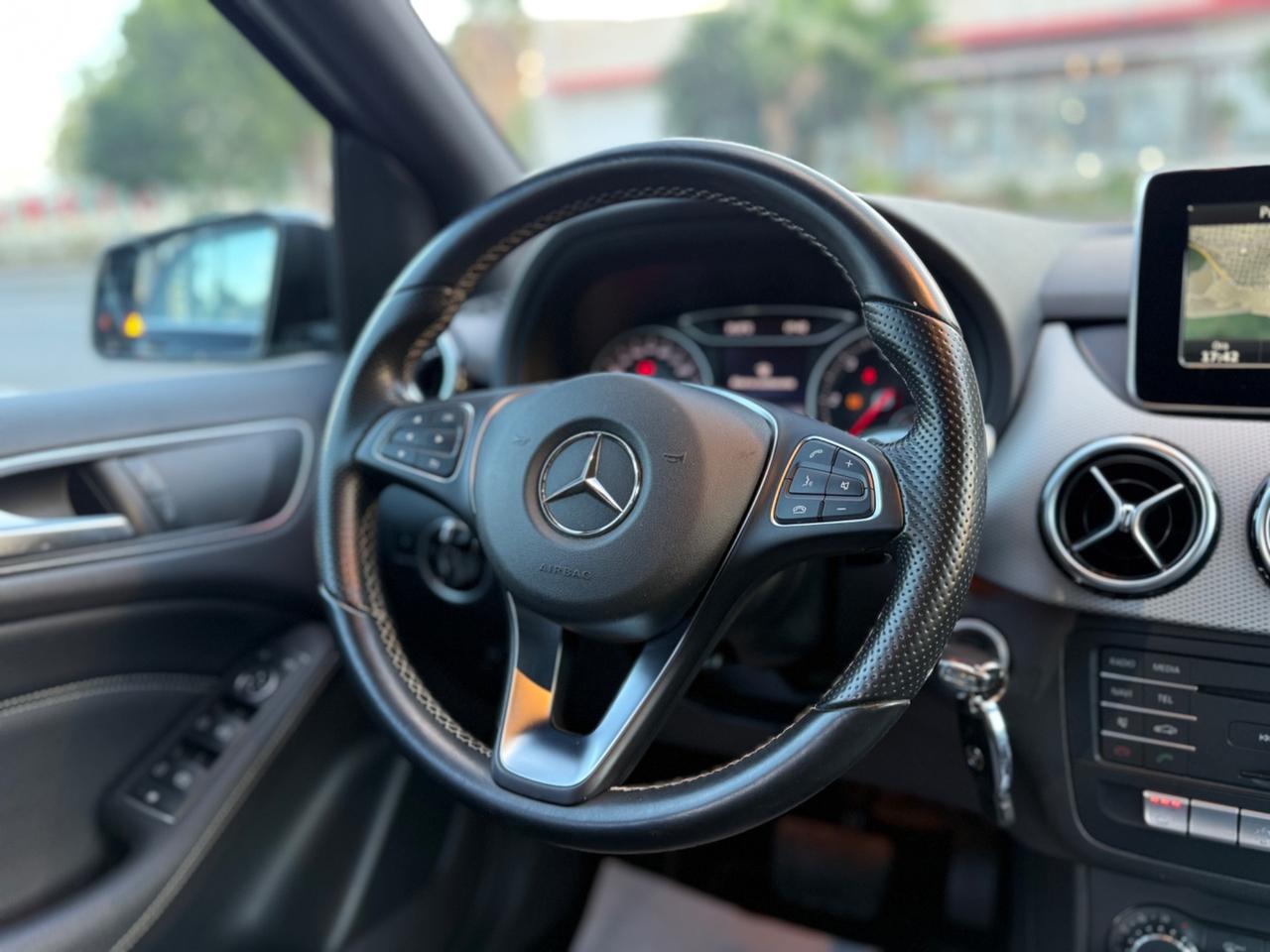 Mercedes classe B180 cdi autom SOLO 56.000KM - 2015