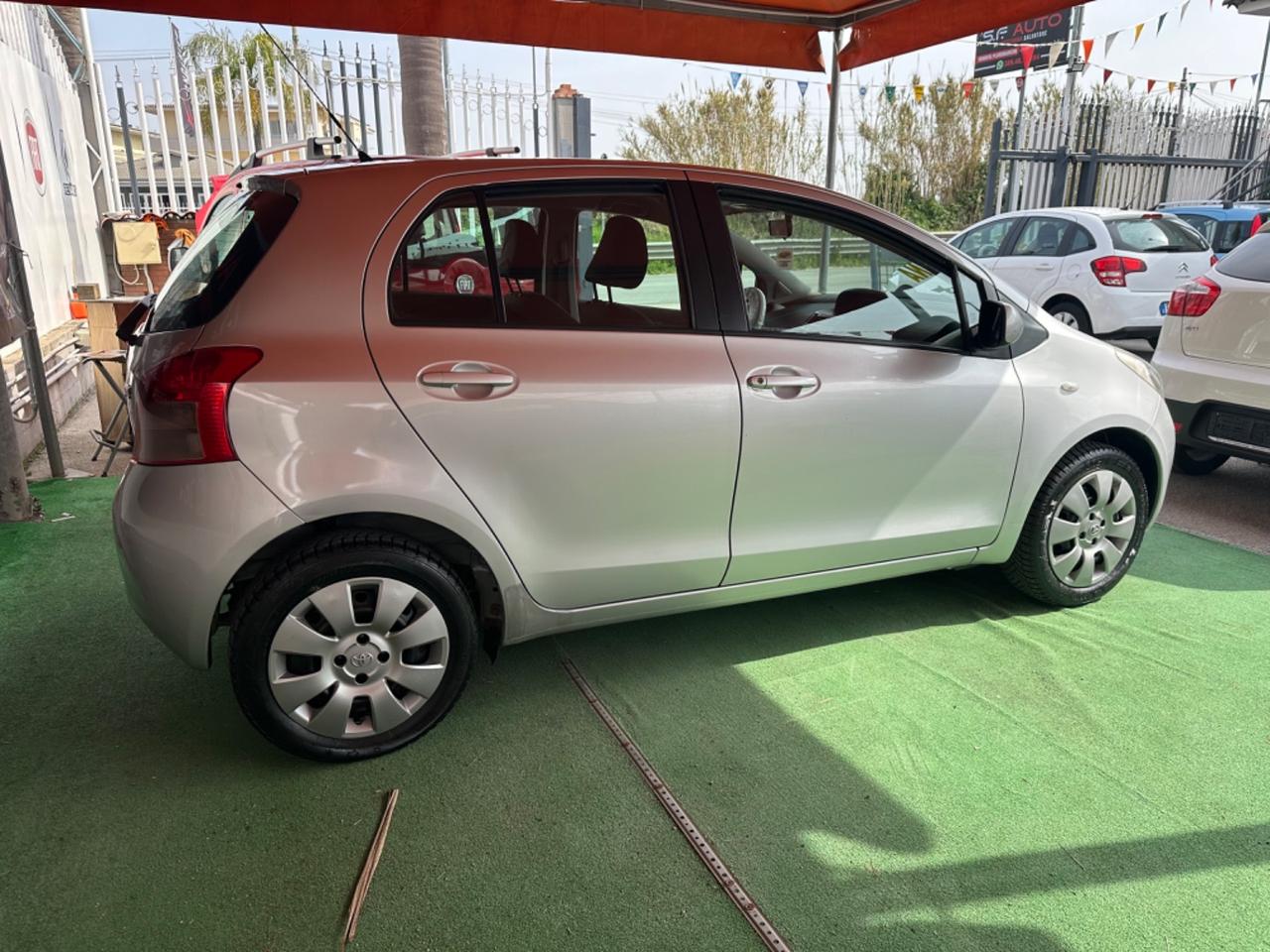 Toyota Yaris 1.0 5 porte Sol