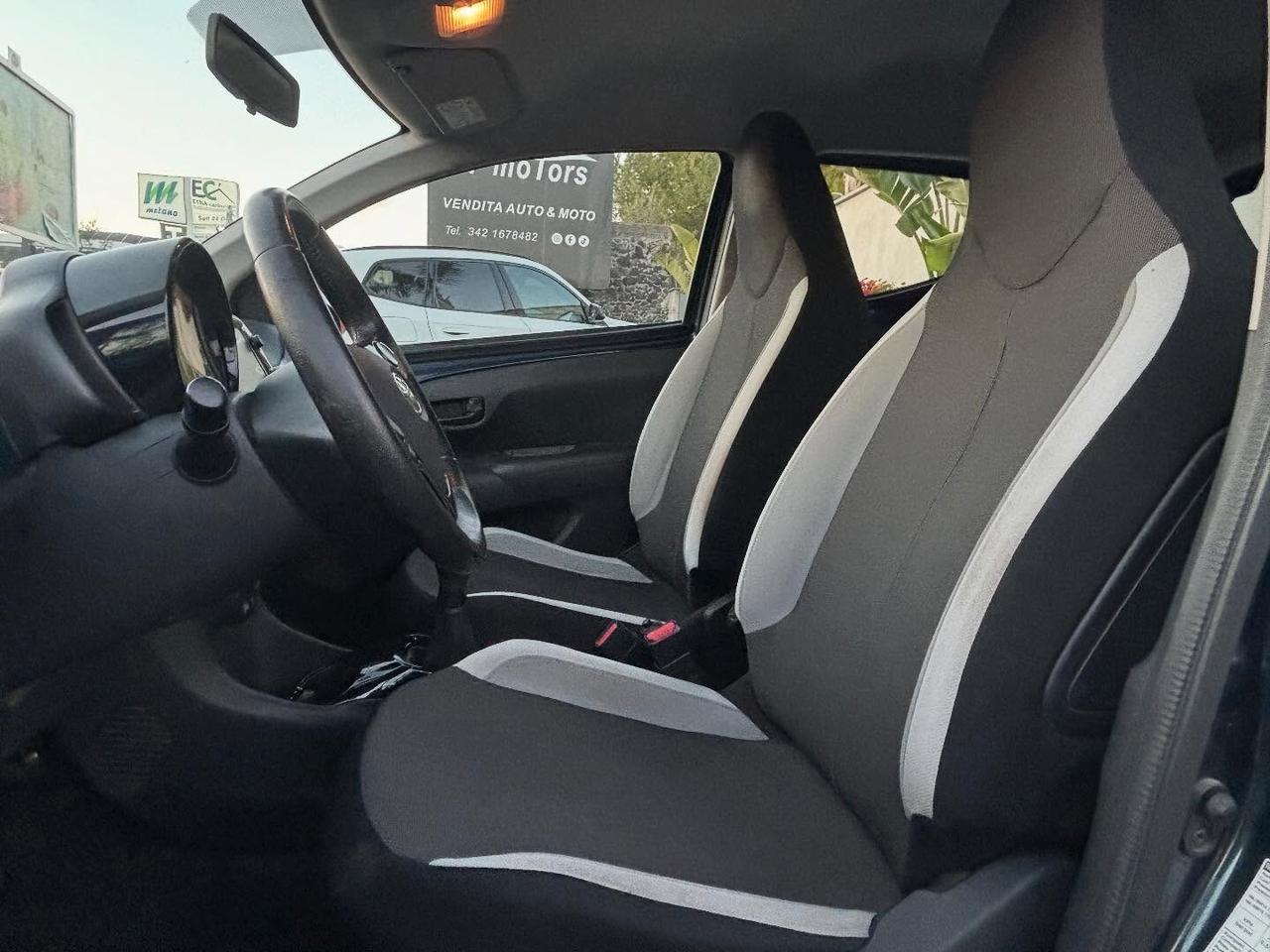 Toyota Aygo 1.0 VVT-i 69 CV 5 porte x-clusiv