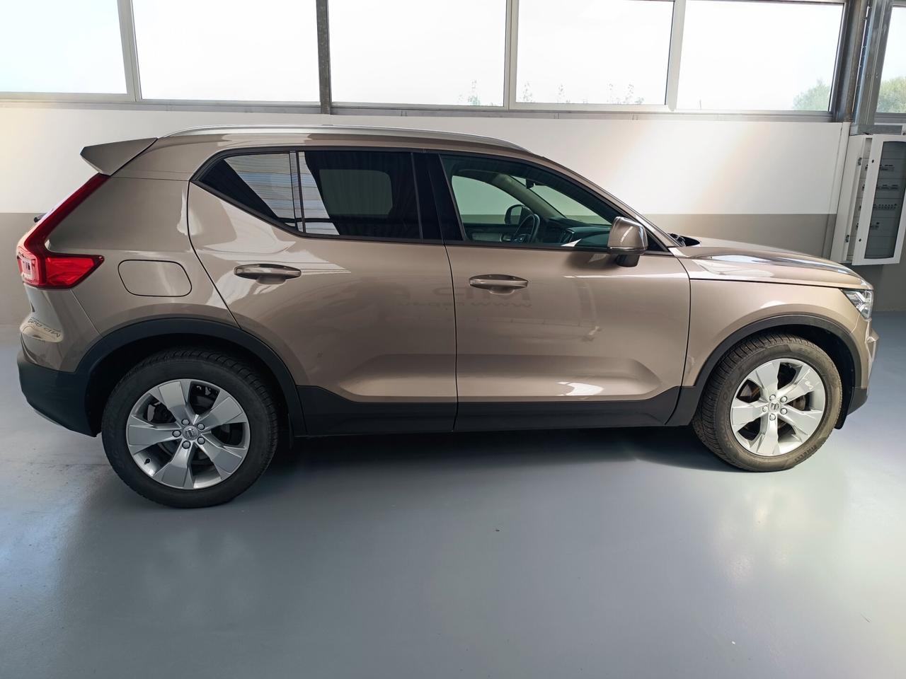Volvo XC40 D3 AWD Geartronic Momentum Pro