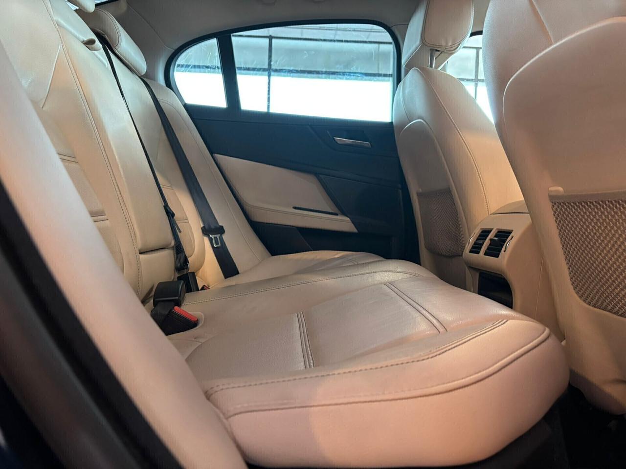 Jaguar XE PRESTIGE 2.0 200 CV aut. 51000 KM.