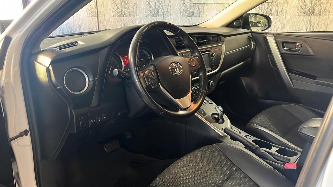 Toyota Auris Touring Sports 1.8 Hybrid Lounge