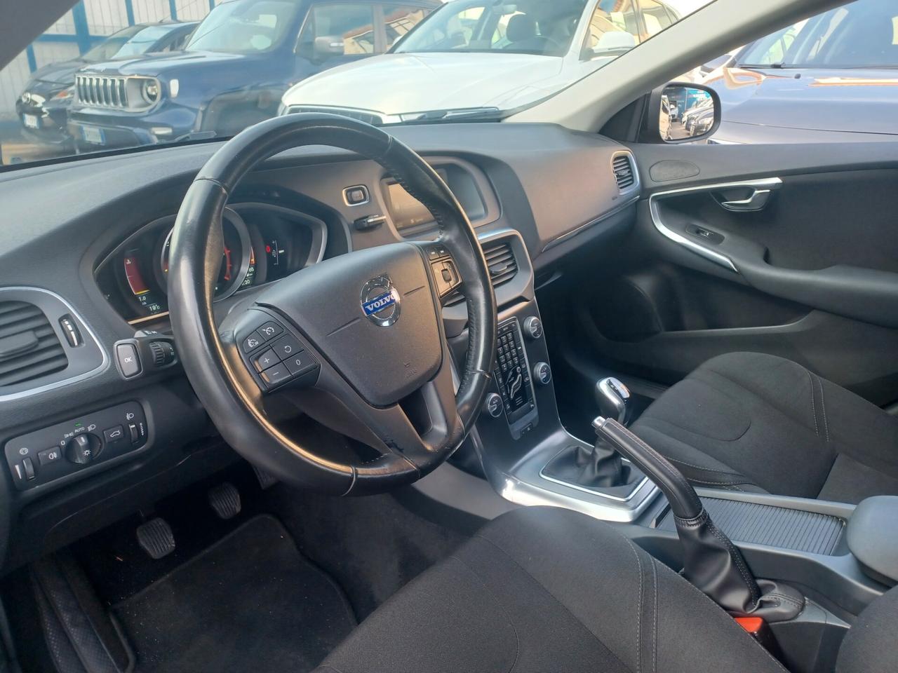 Volvo V40 D2 1.6 Momentum 2015 UNICO PROPRIETARIO