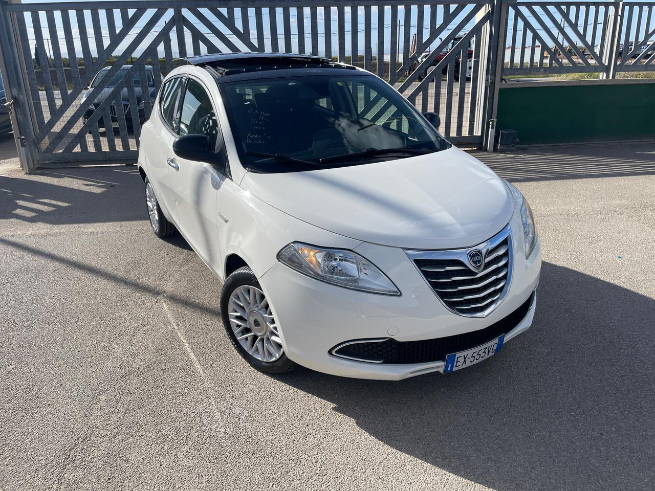 Lancia Ypsilon 1.3 MJT 16V 95 CV 5 porte Gold-TETTO
