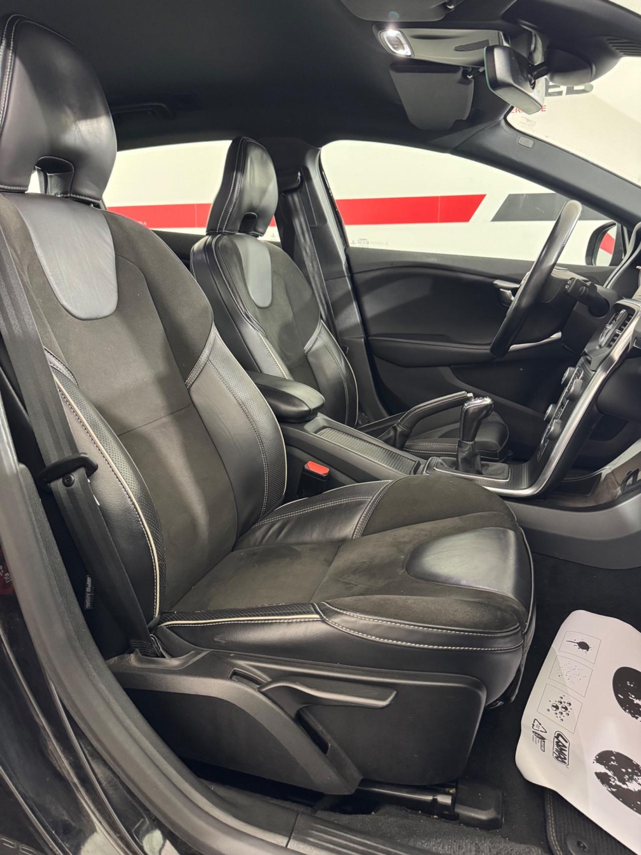 Volvo V40 D2 R-design EURO 6B