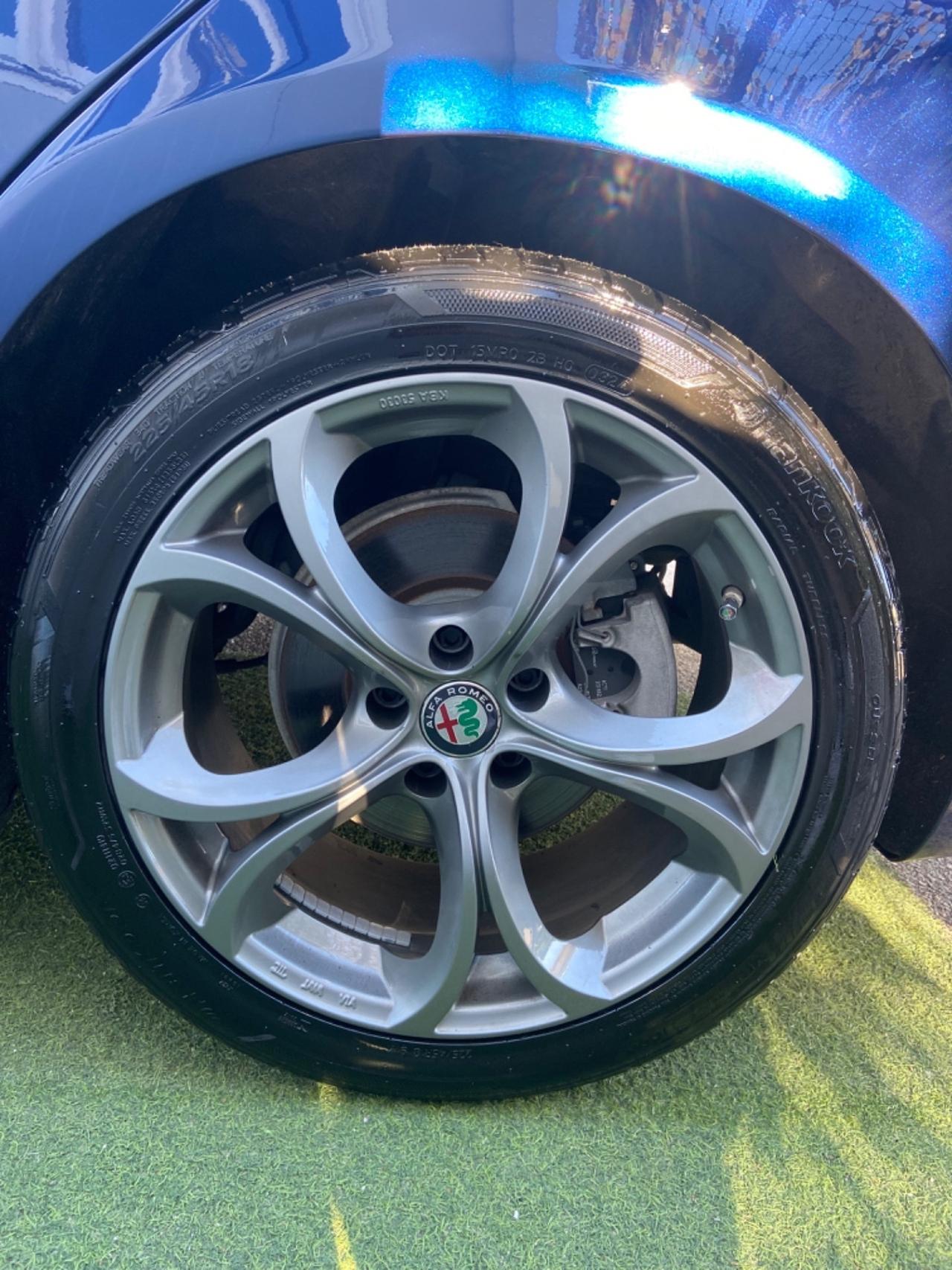 Alfa Romeo Giulia 2.2 160CV AT8 nuovissima garanzia