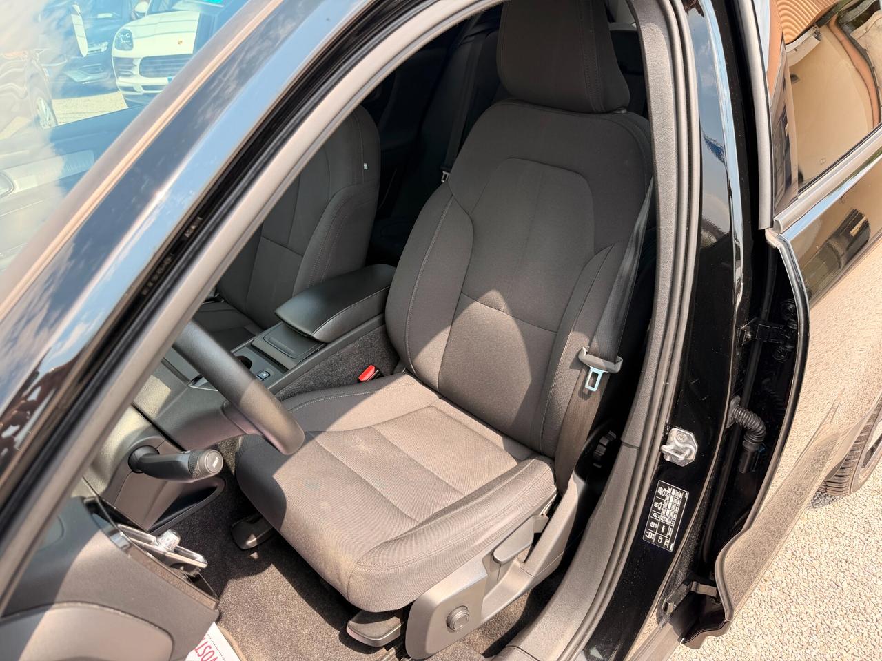 Volvo XC40 1.5 t3 163 Cv Momentum Pro auto