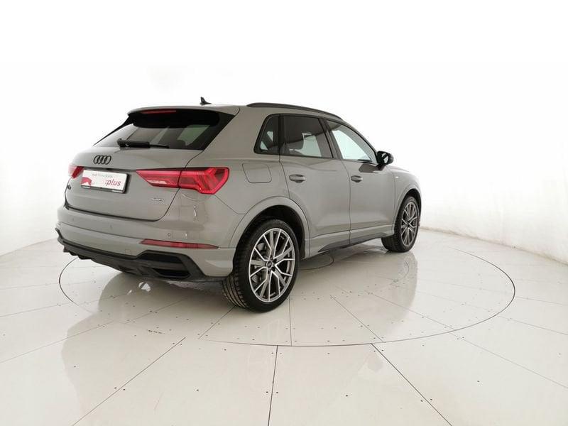 Audi Q3 40 2.0 tfsi Identity Black quattro s-tronic