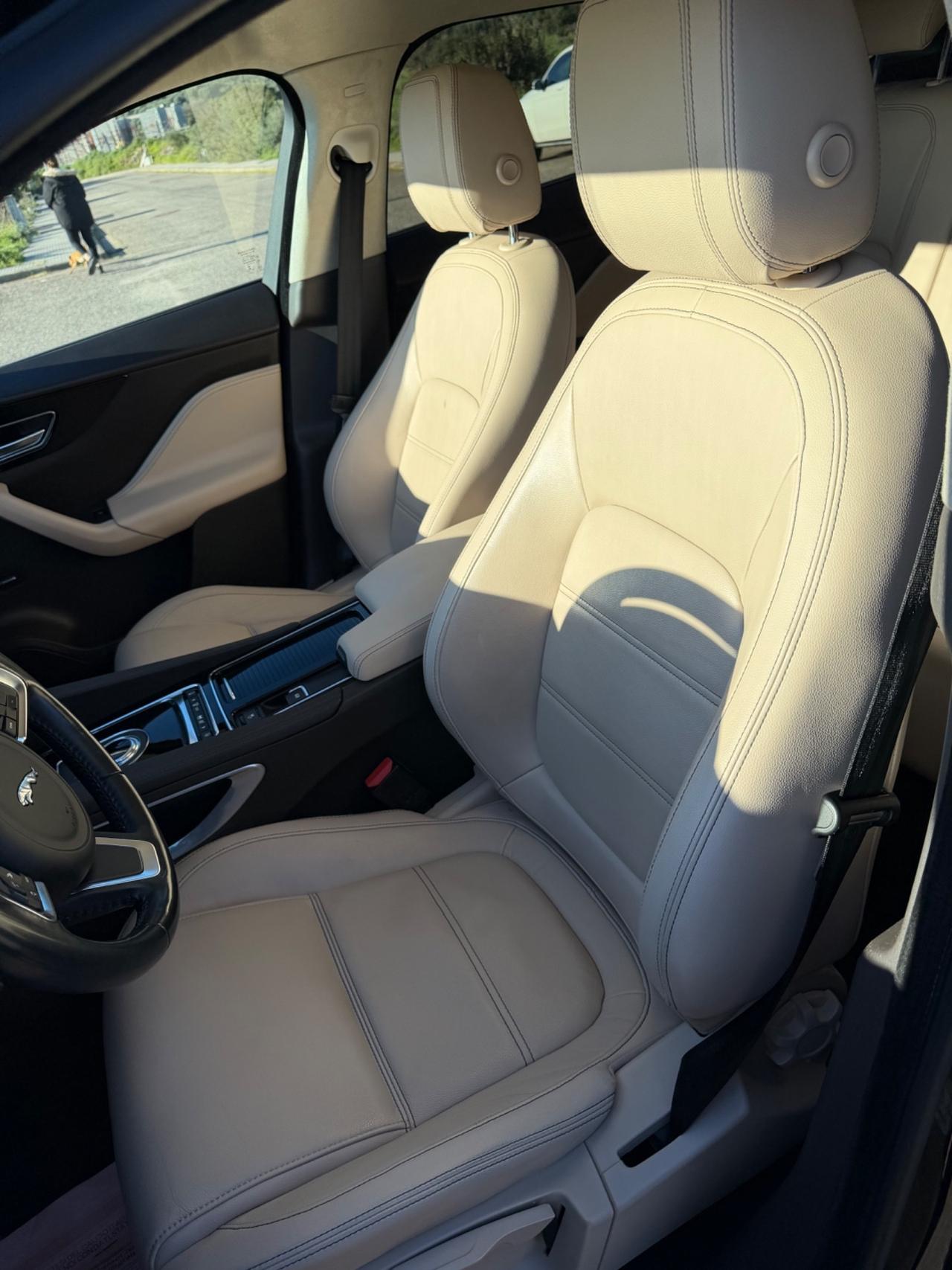 Jaguar F-Pace 2.0 D 180 CV AWD aut. Chequered Flag