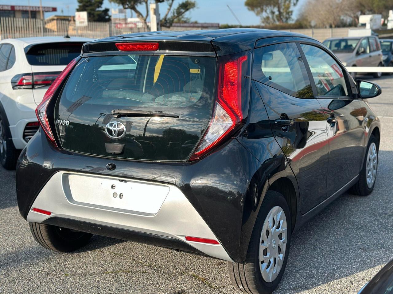 Toyota Aygo Connect 1.0 VVT-i 72 CV 5 porte x-play