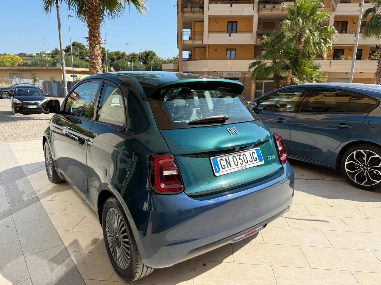 Fiat 500e Berlina 42 kWh La Prima
