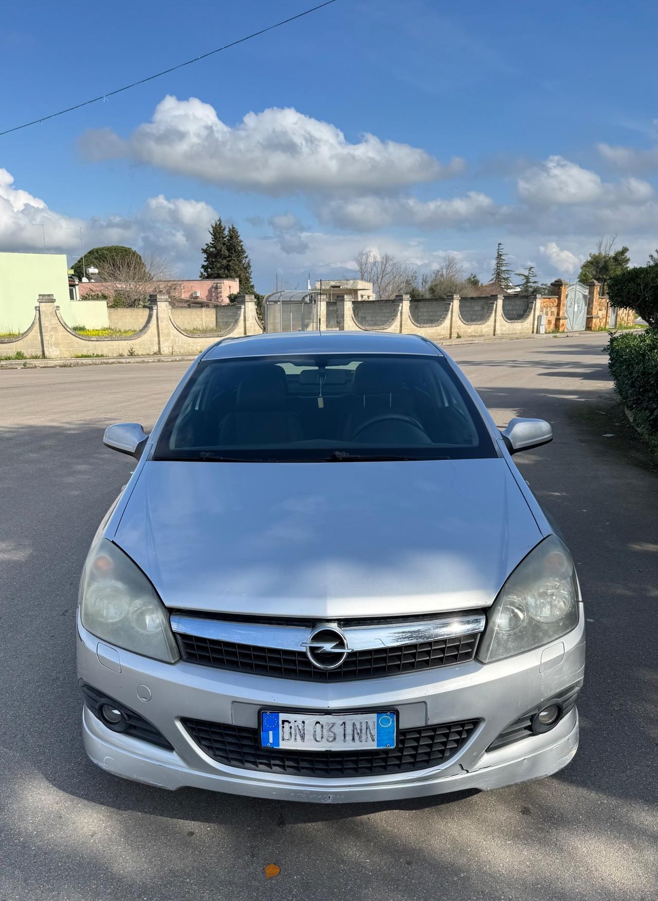 OPEL ASTRA GTC 2008