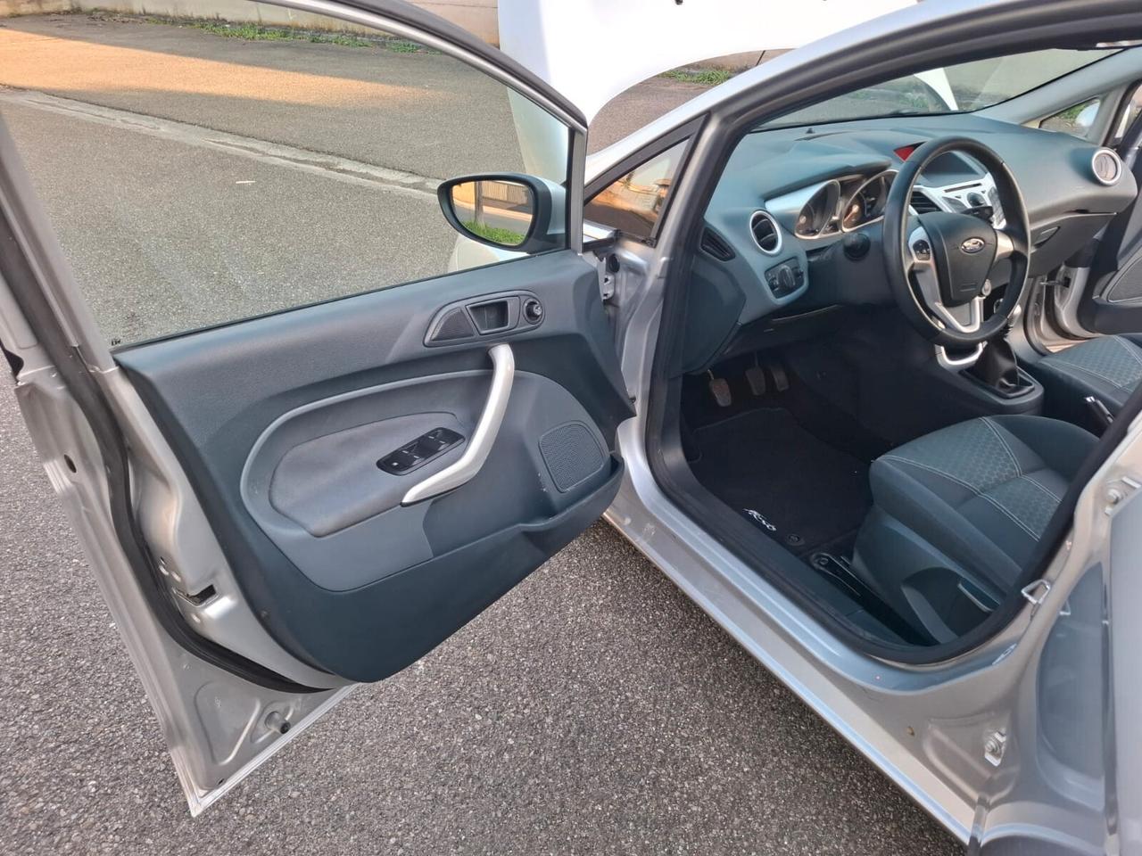 Ford Fiesta 1.2 5 porte SOLAMENTE 60.000 KM