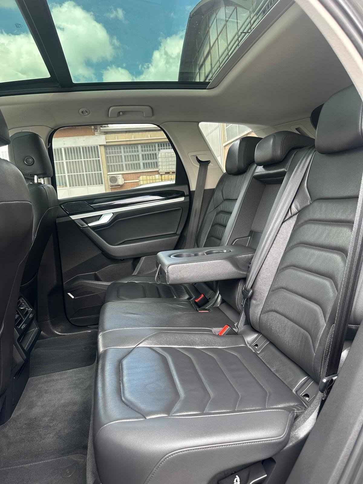 Volkswagen Touareg 3.0 V6 TDI SCR Black Style Tetto Panoramico Pelle Totate Sospensioni Regolabili