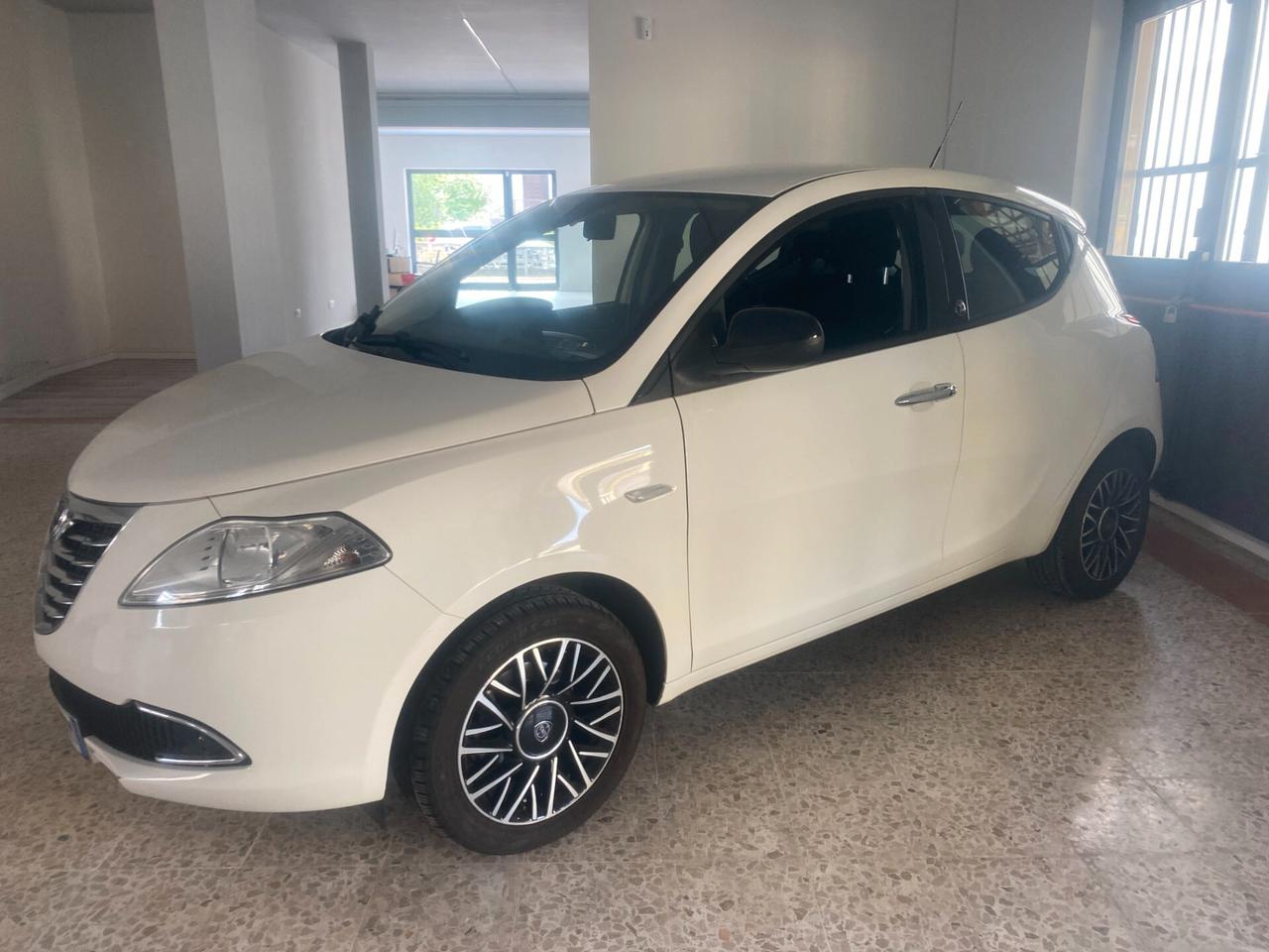 Lancia Ypsilon 1.2 69 CV 5 porte Platinum