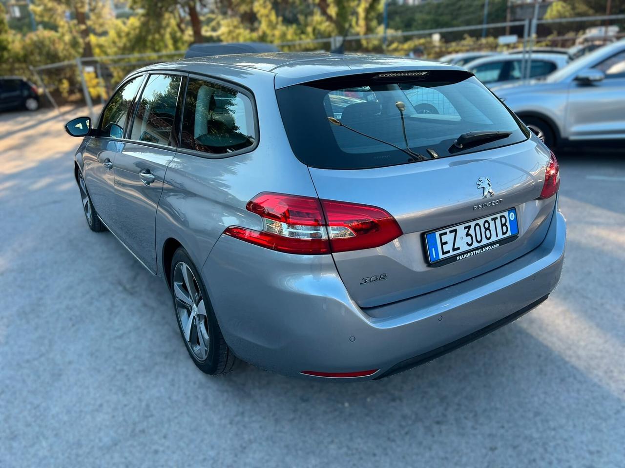 PEUGEOT 308 1.2 SW Pure tech- 2015