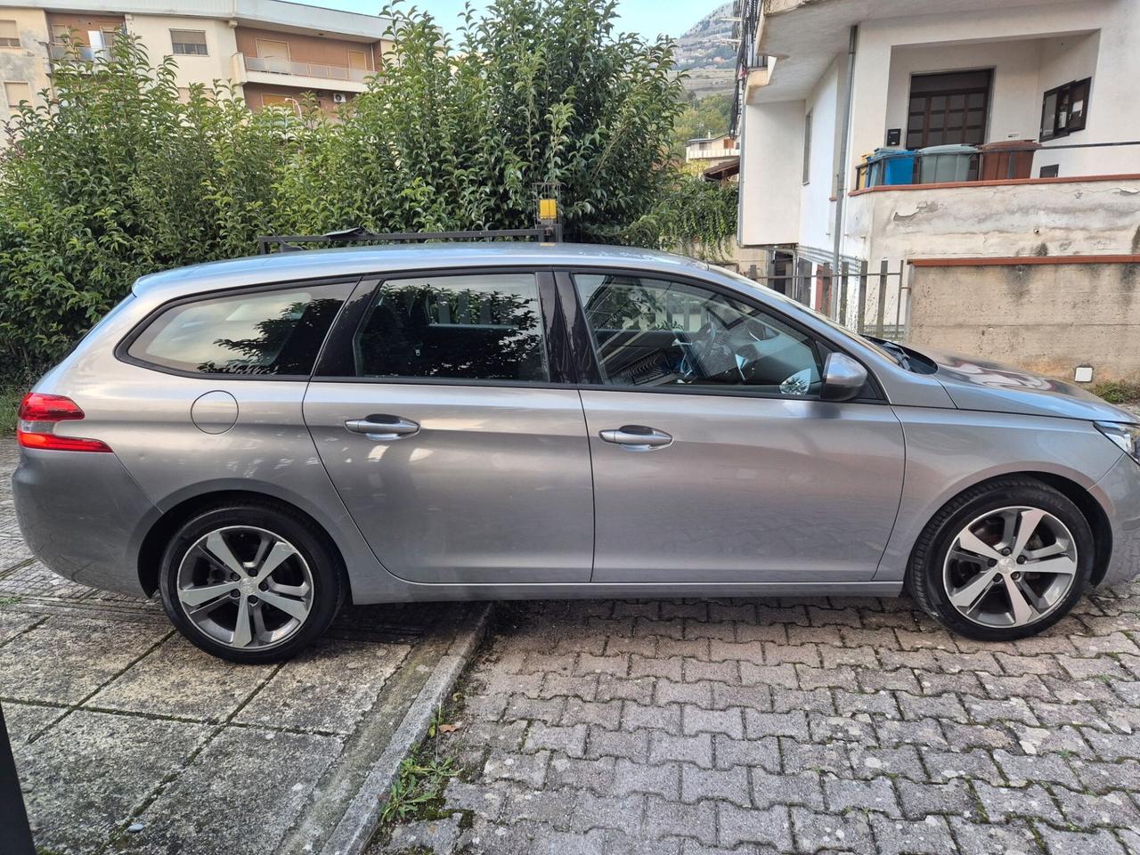 Peugeot 308 BlueHDi 120 S&S SW Allure