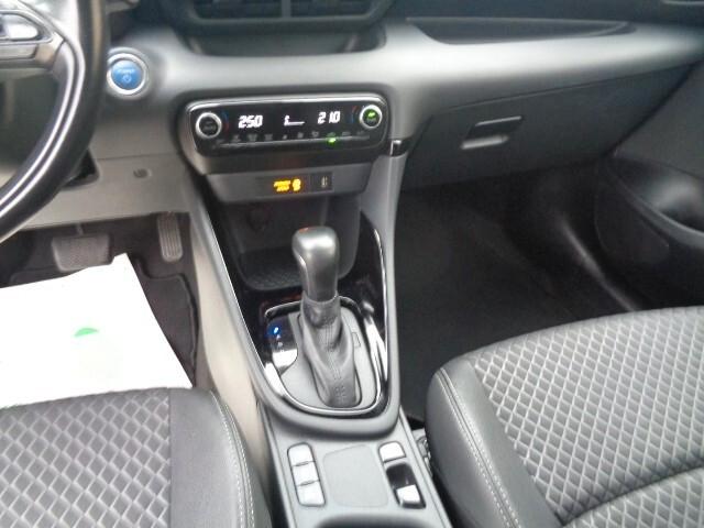 Toyota Yaris 1.5 Hybrid 5 porte Style BIANCO PERLATO TETTO NERO NAVIGAZIONE