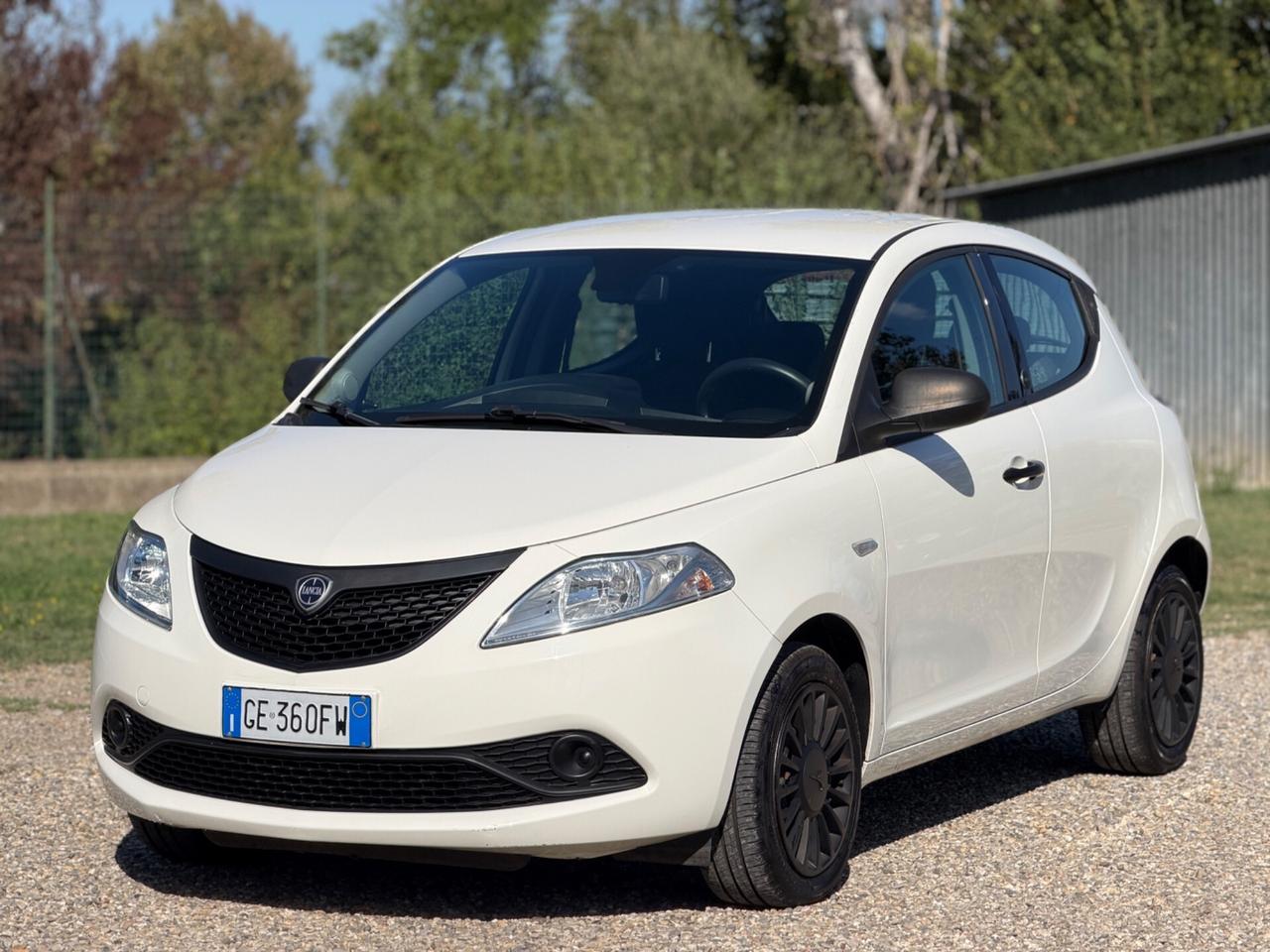 Lancia Ypsilon 1.0 FireFly 5 porte S&S Hybrid Ecochic Silver