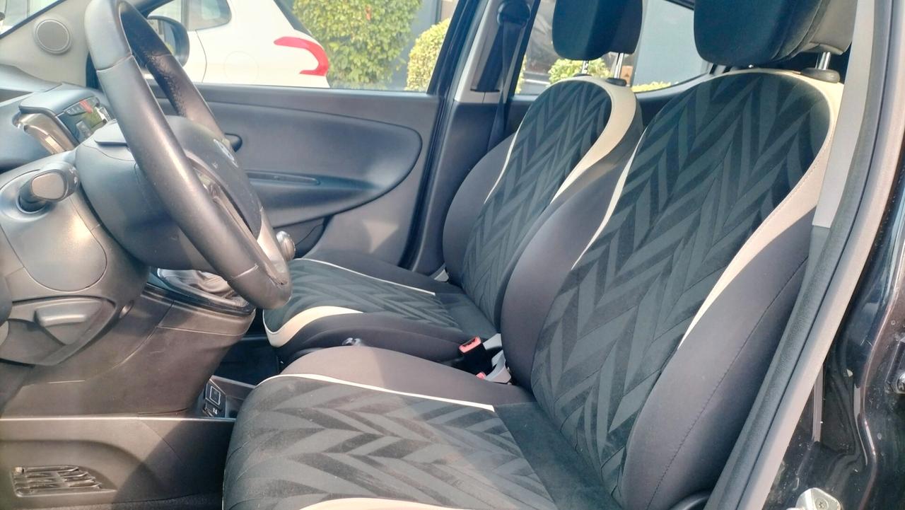 Lancia Ypsilon 1.2 DOPPIO TETTO NAVIGATORE PREZZO REALE